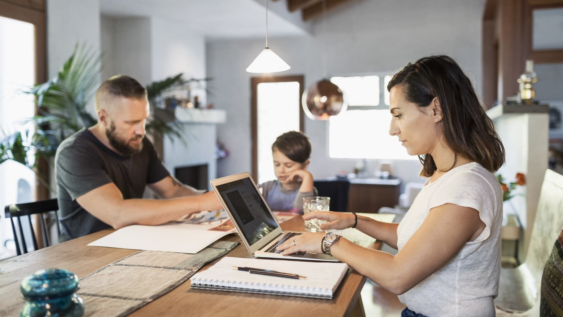 The Benefits of Using a Mortgage Broker for Refinancing