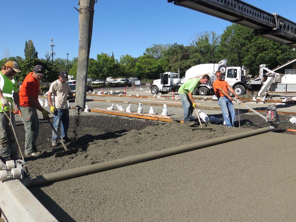 Pouring Round Concrete Slab - Screeding and Formwork