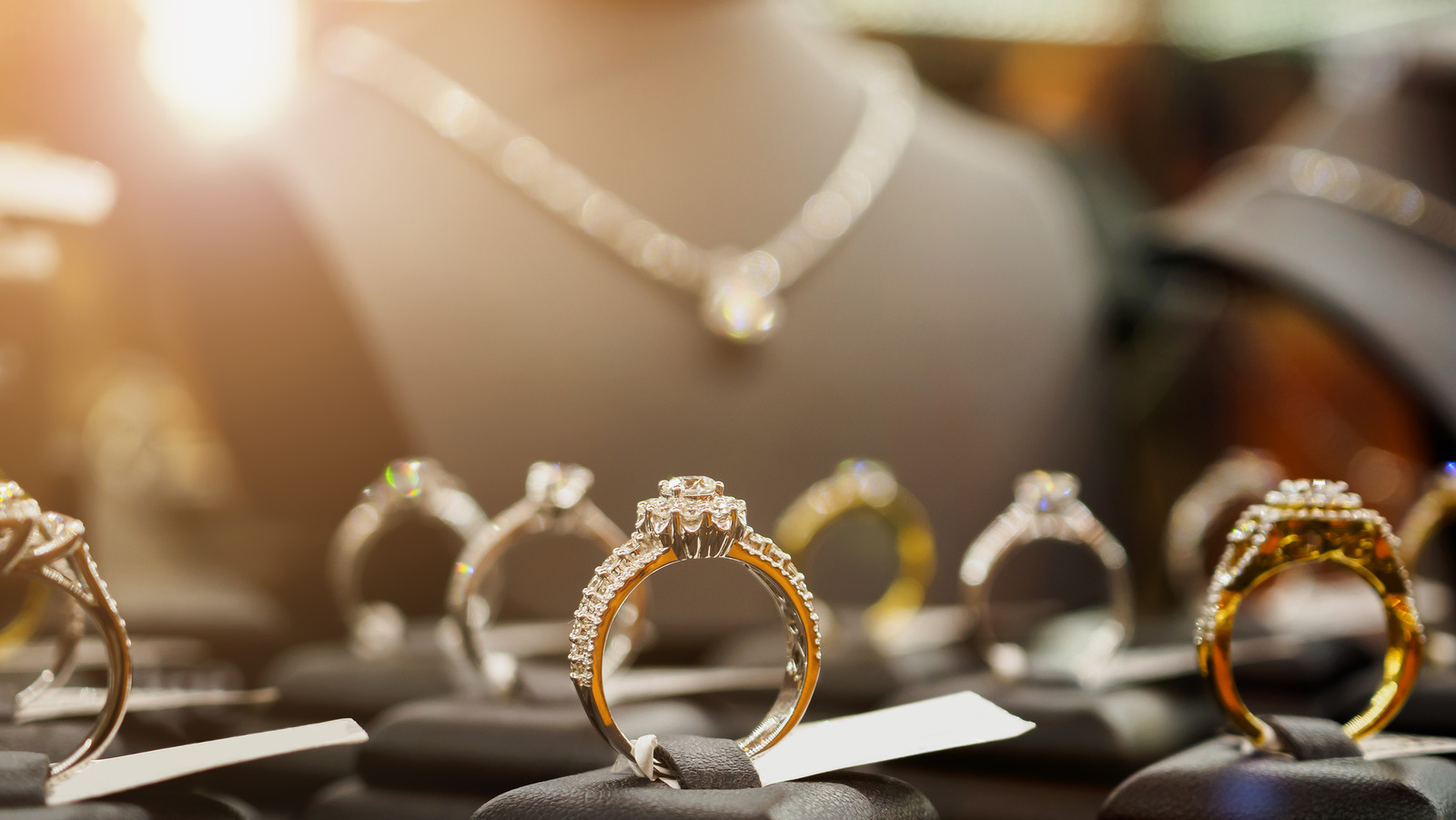 A Comprehensive Guide on Choosing the Best Gold Chain for Women