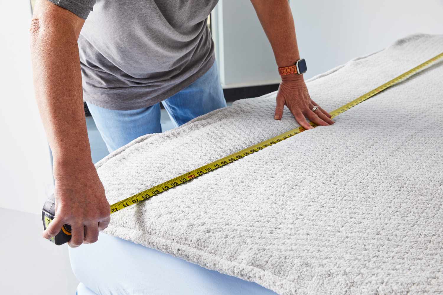 How Crystal-Weighted Blankets Improve Sleep and Mood