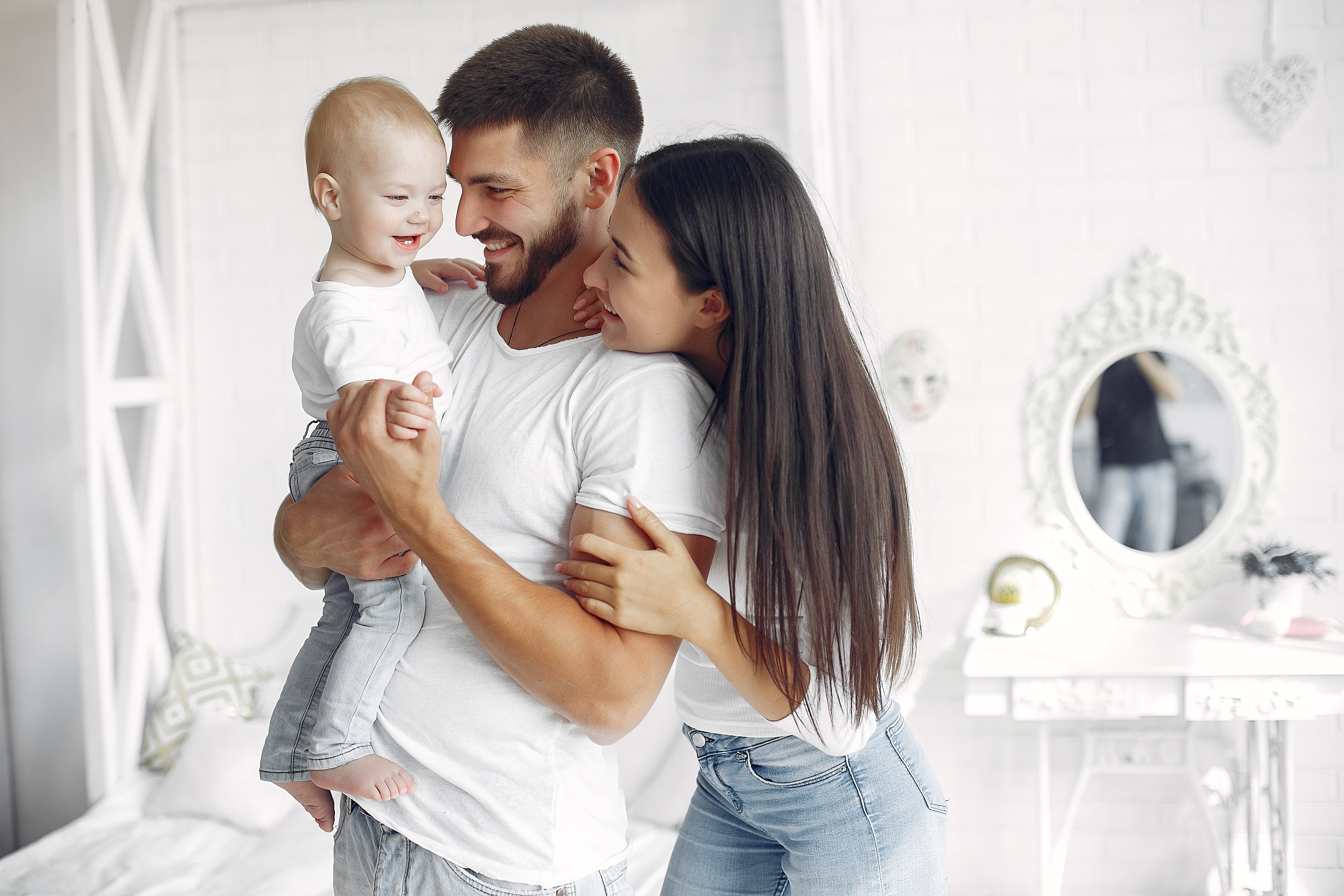"Navigating the Early Stages of Parenthood: A Comprehensive Guide"