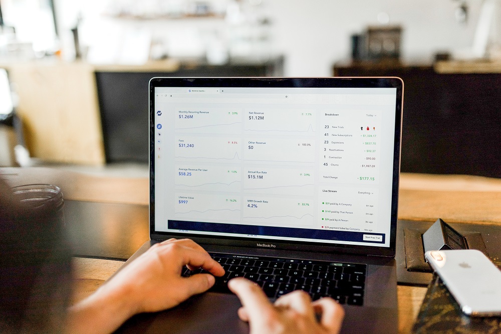 Use Sales Intelligence to Detect Buying Signals and Close More Deals