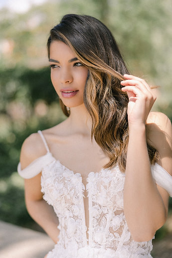 How to Choose the Perfect Wedding Veil for Your Big Day: Styles, Tips & Trends