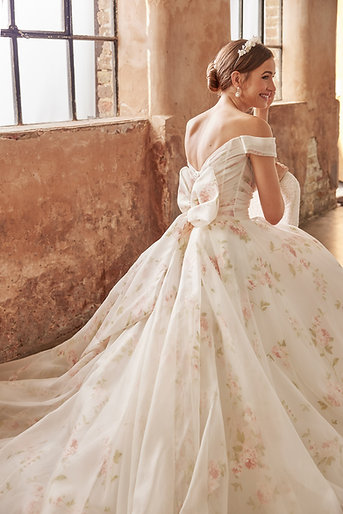 Top 10 Luxury Wedding Dresses That Will Make You Feel Like Royalty