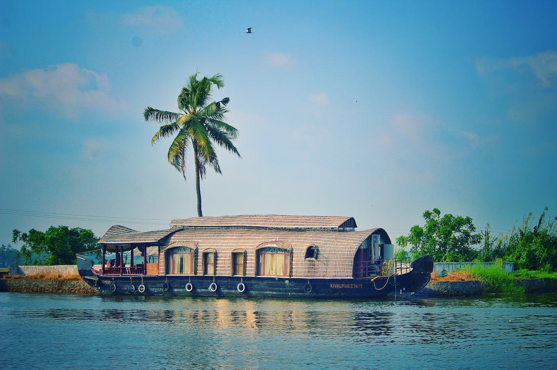 Exploring the Enchanting Alleppey Houseboat Experience in Kerala