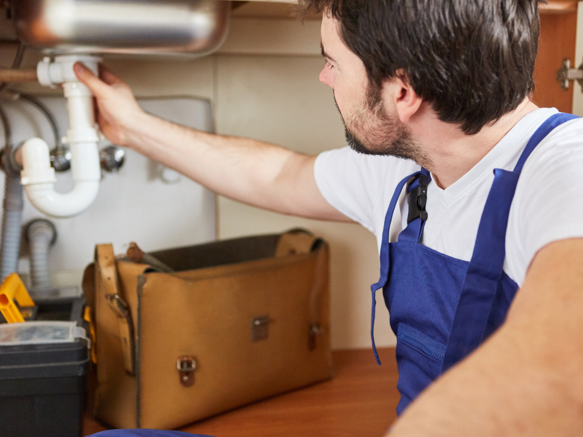 Emergency Plumber vs. Regular Service: Unveiling the Differences