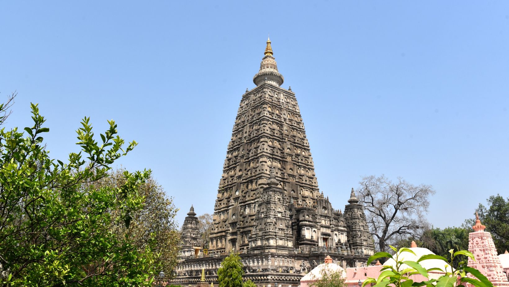 How to Travel to Mahabodhi Temple in Gaya, Bihar: What to See and Do