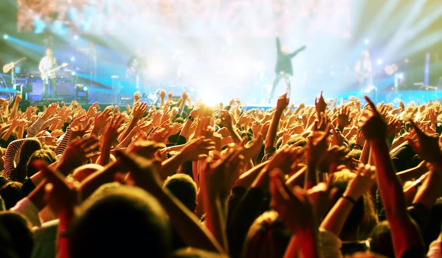 Market Dynamics of UK Music Tourism: Analyzing Current Size, Growth Trends