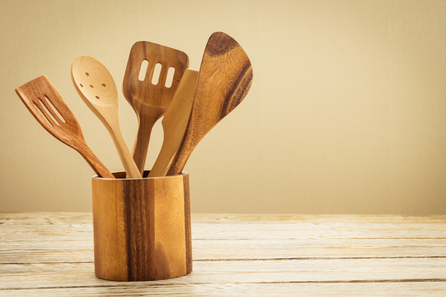 Essential Kitchen Utensils You Must Have in UAE: A Guide to Cooking Appliances and Online Shopping