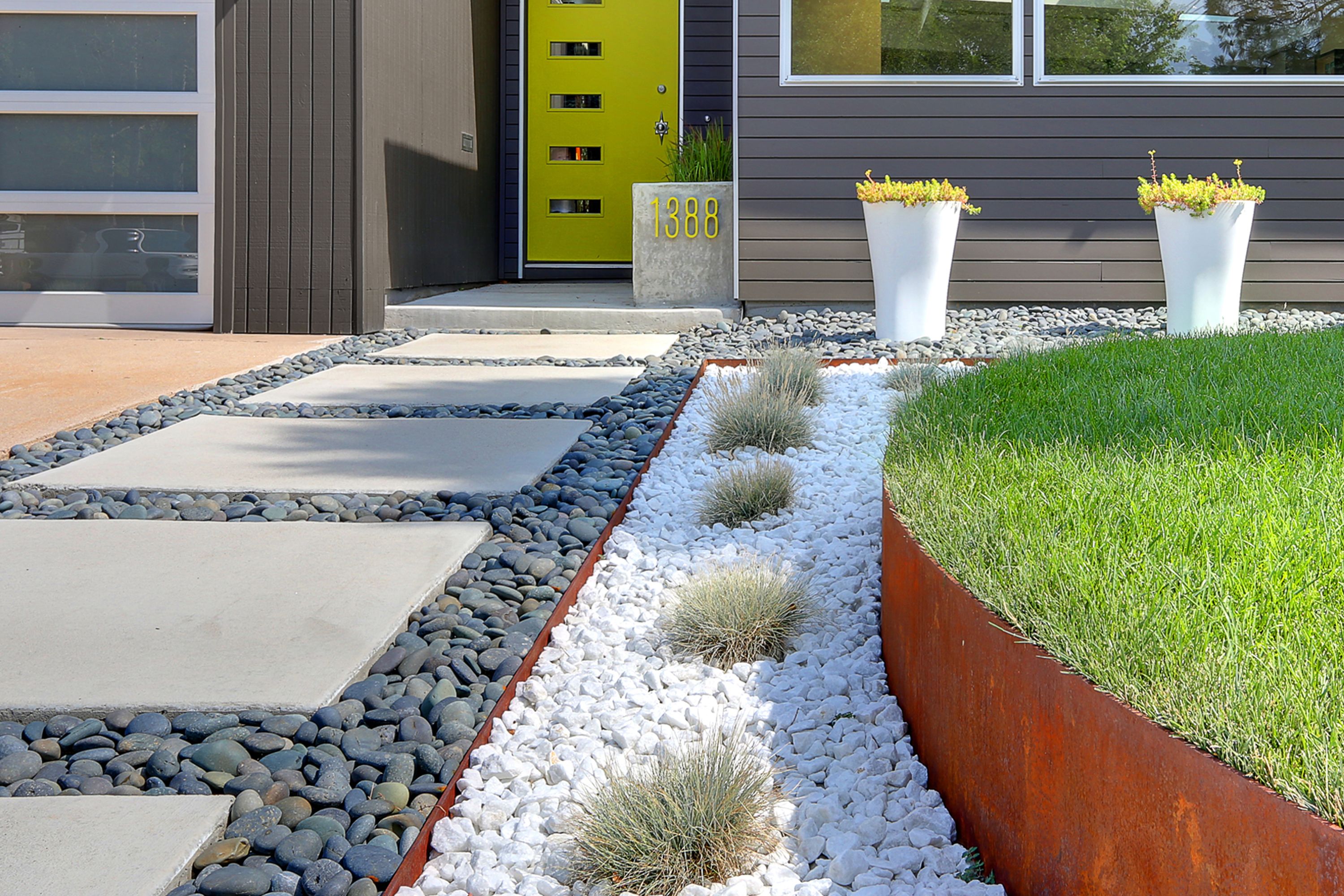 5 Benefits of Adding a Pergola Roofing to Your Outdoor Space