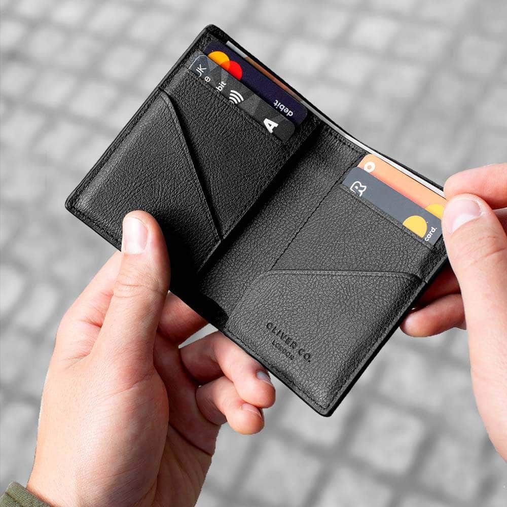 Elegance and Utility: Men's Wallets in Pakistani Fashion