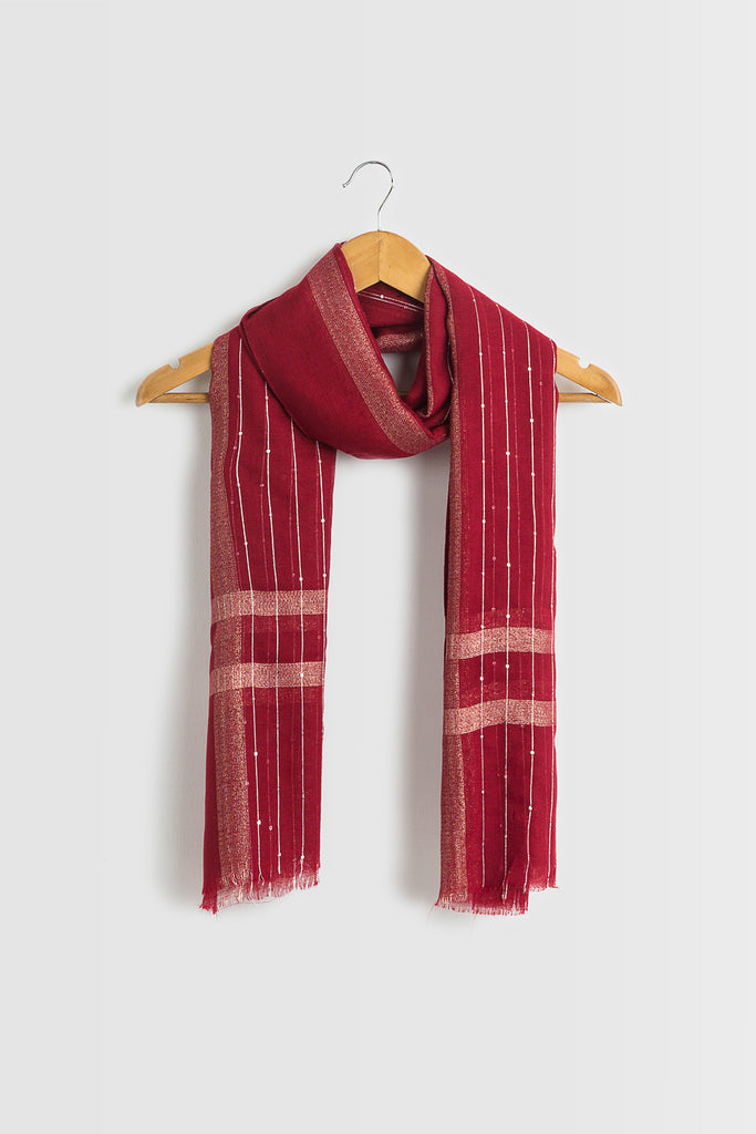 Scarves in Pakistani Fashion: Versatile and Graceful Accessories