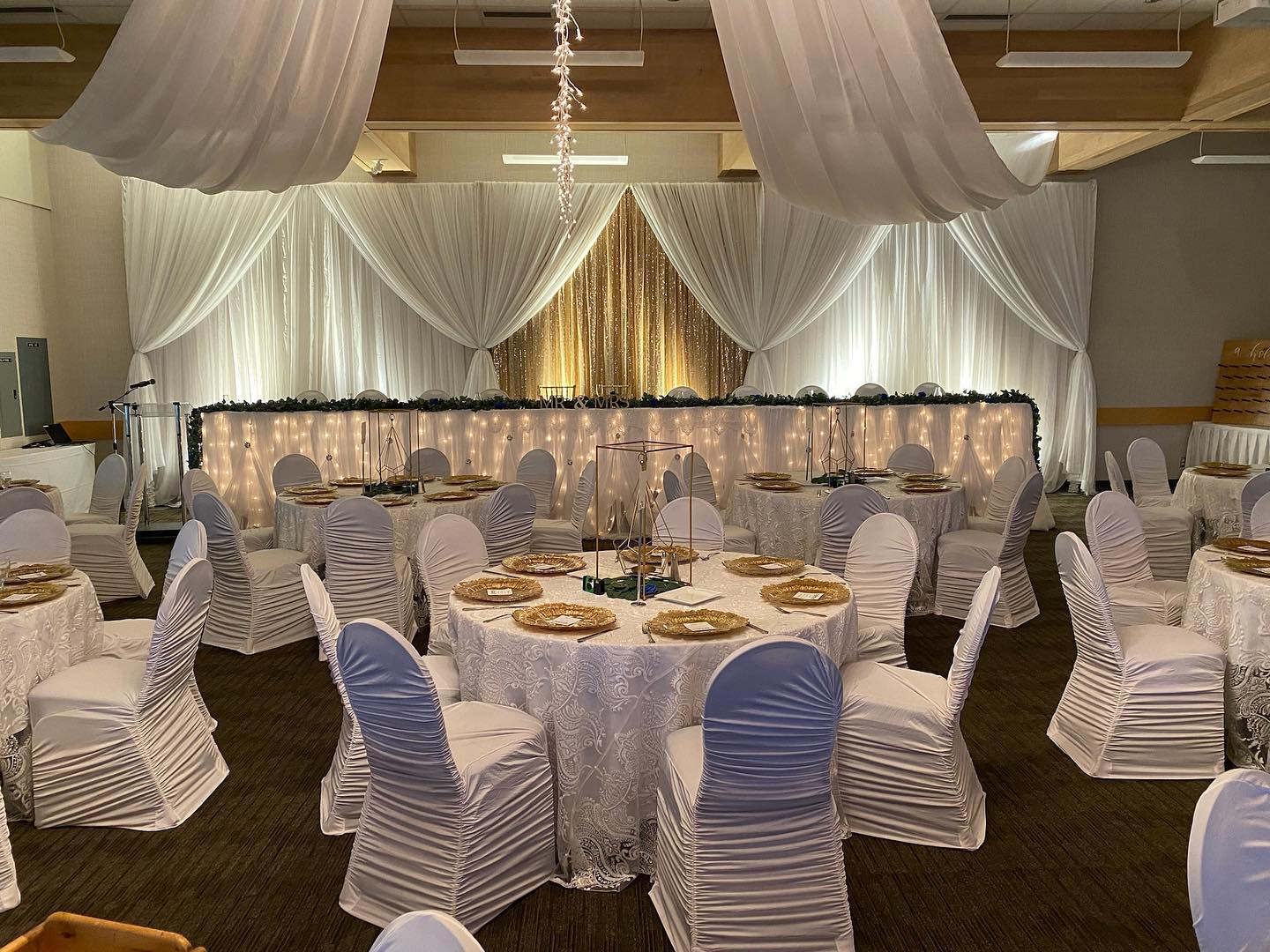 4 Factors to consider before hiring a wedding rental company