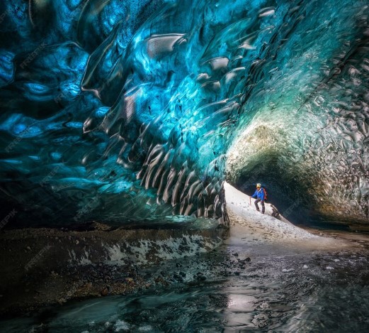 Explore the beauty of Aquarium and Crystal Caves Bermuda