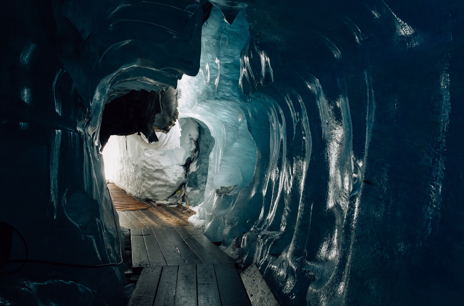 A Journey into Bermuda Crystal Cave Tour