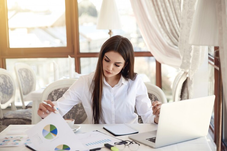 Australia Tax Accountant: Why Should You Hire One For Your Business?