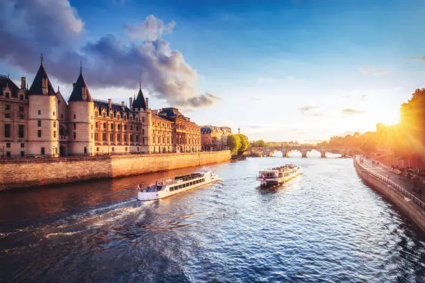 Top 10 family-friendly cruises: Exploring the best cruises around the world where families can have a fantastic time together.