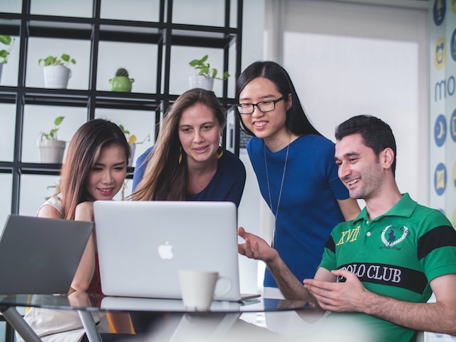 What Is the Difference Between Affiliate Marketing and Digital Marketing