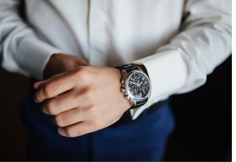 Navigating the Trending Men's Watches for a Stylish 2024