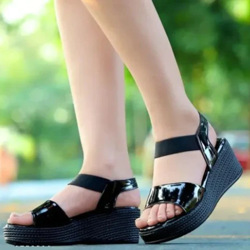 Decoding the Most Common Myths about Women's Flat Sandals