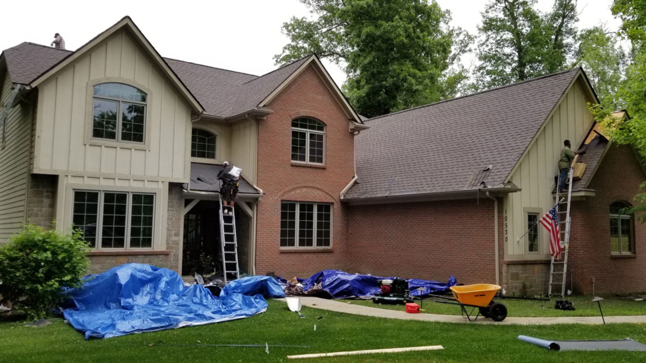 Considering a New Roof? How Can a Roofing Contractor in Michigan Help?