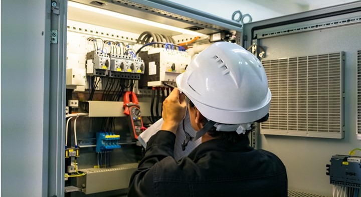 5 Benefits of Hiring an established Domestic Electricians Fife