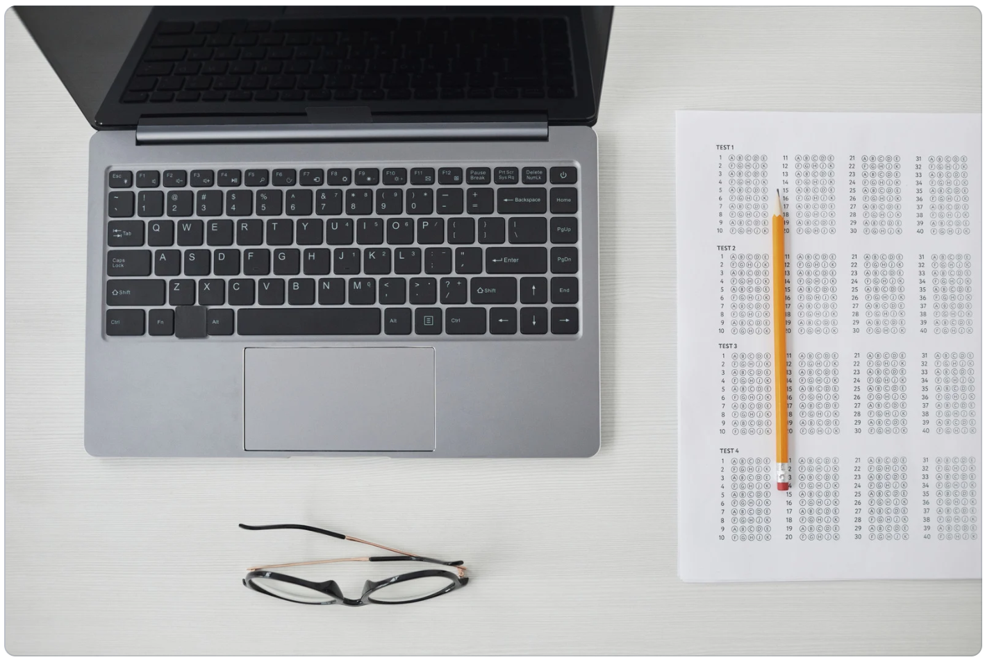 Comparing Online Exams and Traditional In-Person Exams: Pros and Cons