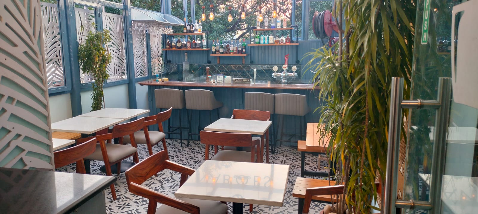 What Are the Popular Trends in Dine in and Takeaway Restaurants?