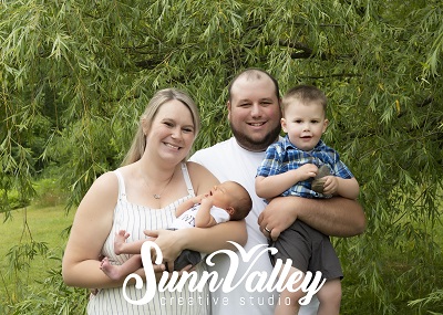 Capturing Unforgettable Moments: SunnValley Studio the Ultimate Choice for Your Family Portraits