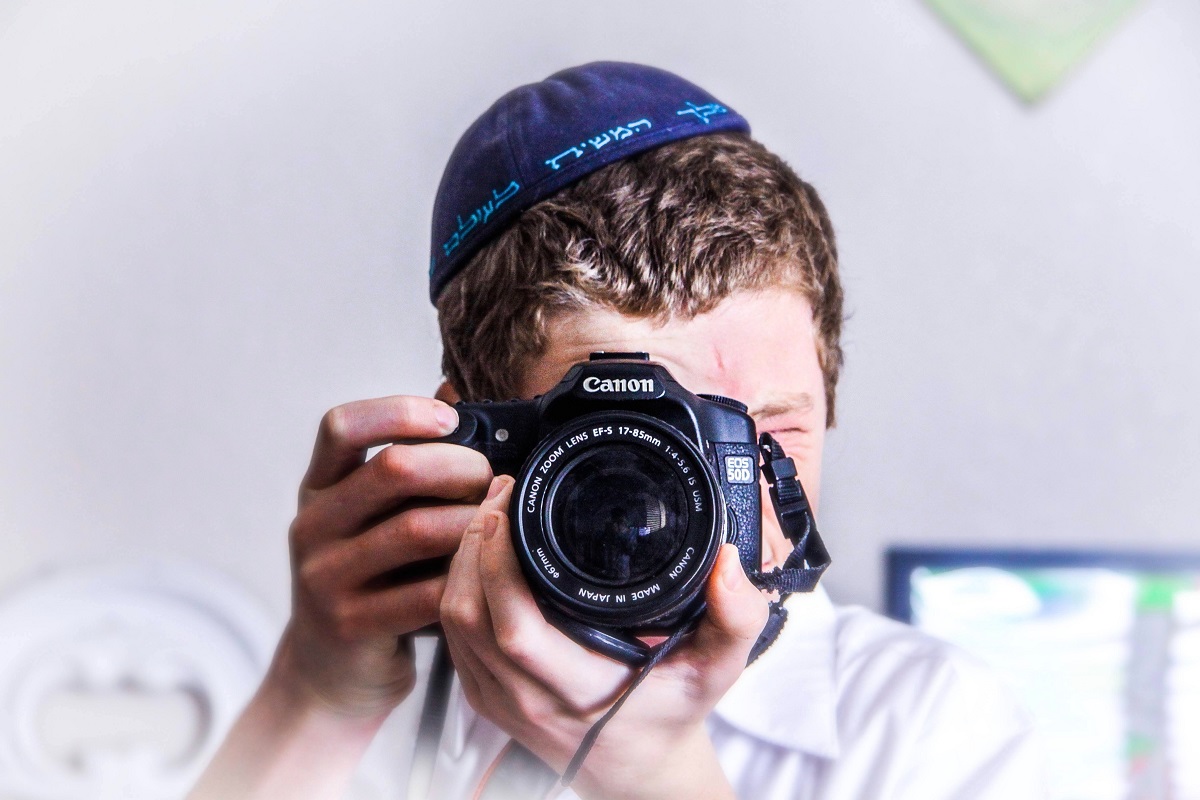 The Art of Camera Stabilization: 3-Point Slinger Systems