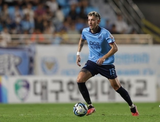 Outnumbered does not equal victory...Daegu-Nam wins despite being sent off