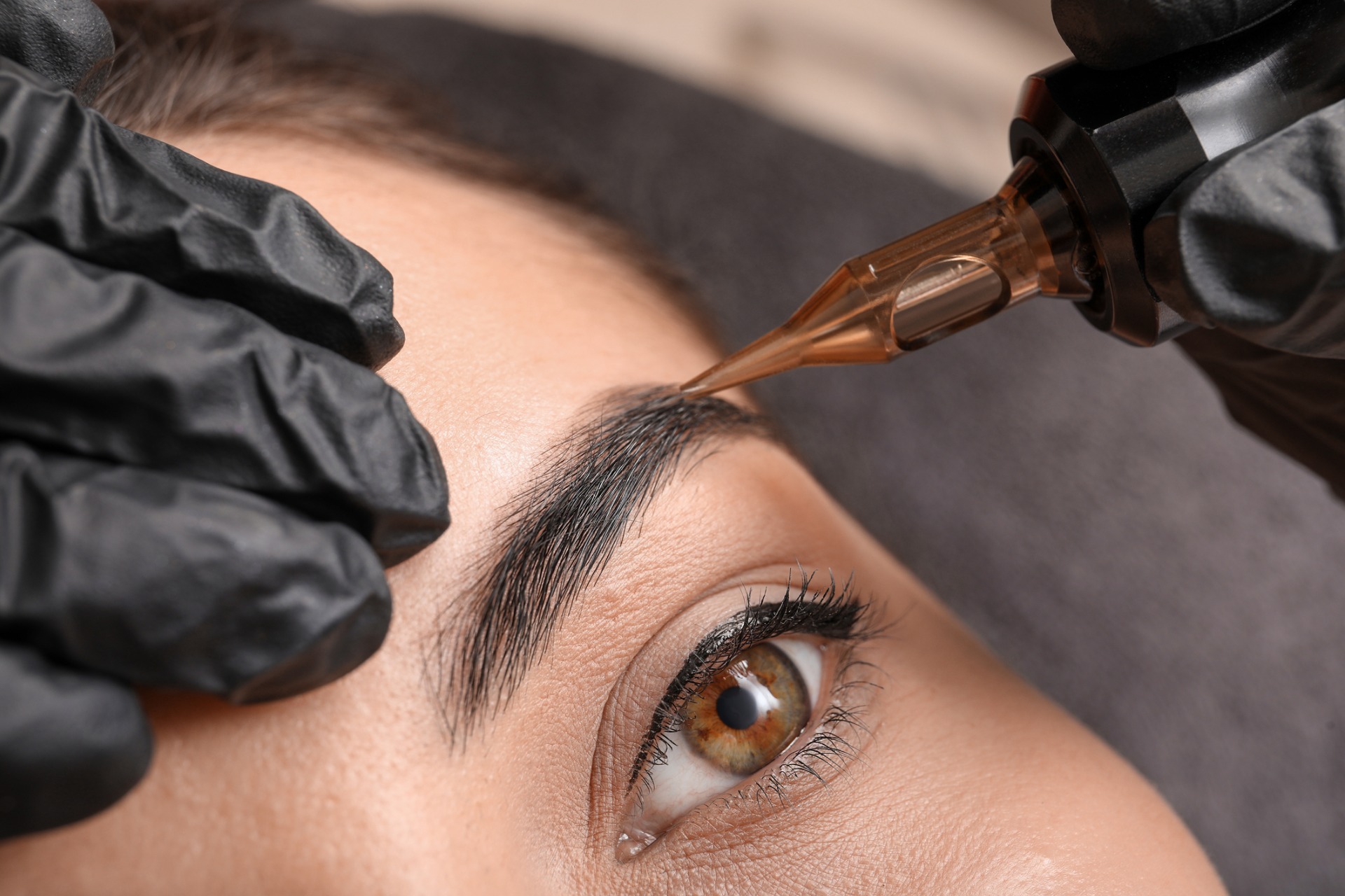 How to Choose the Right Permanent Microblading Eyebrows Specialist
