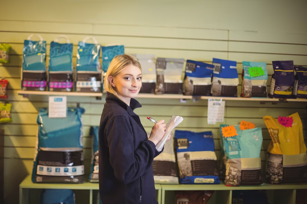 How to Select the Right Wholesale Pet Food Distributor for Your Business?