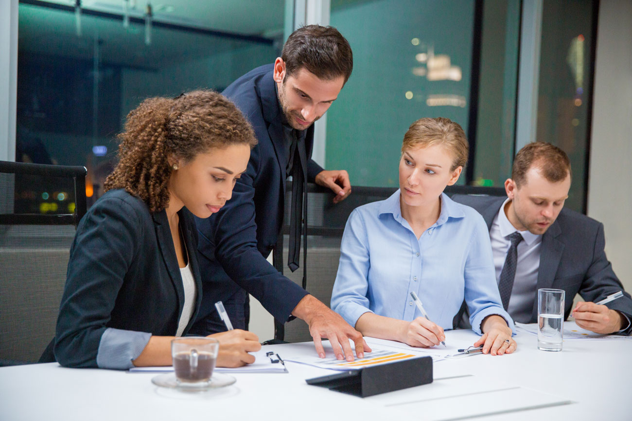 How to Find Colleges for a Diploma in Business Management in Australia