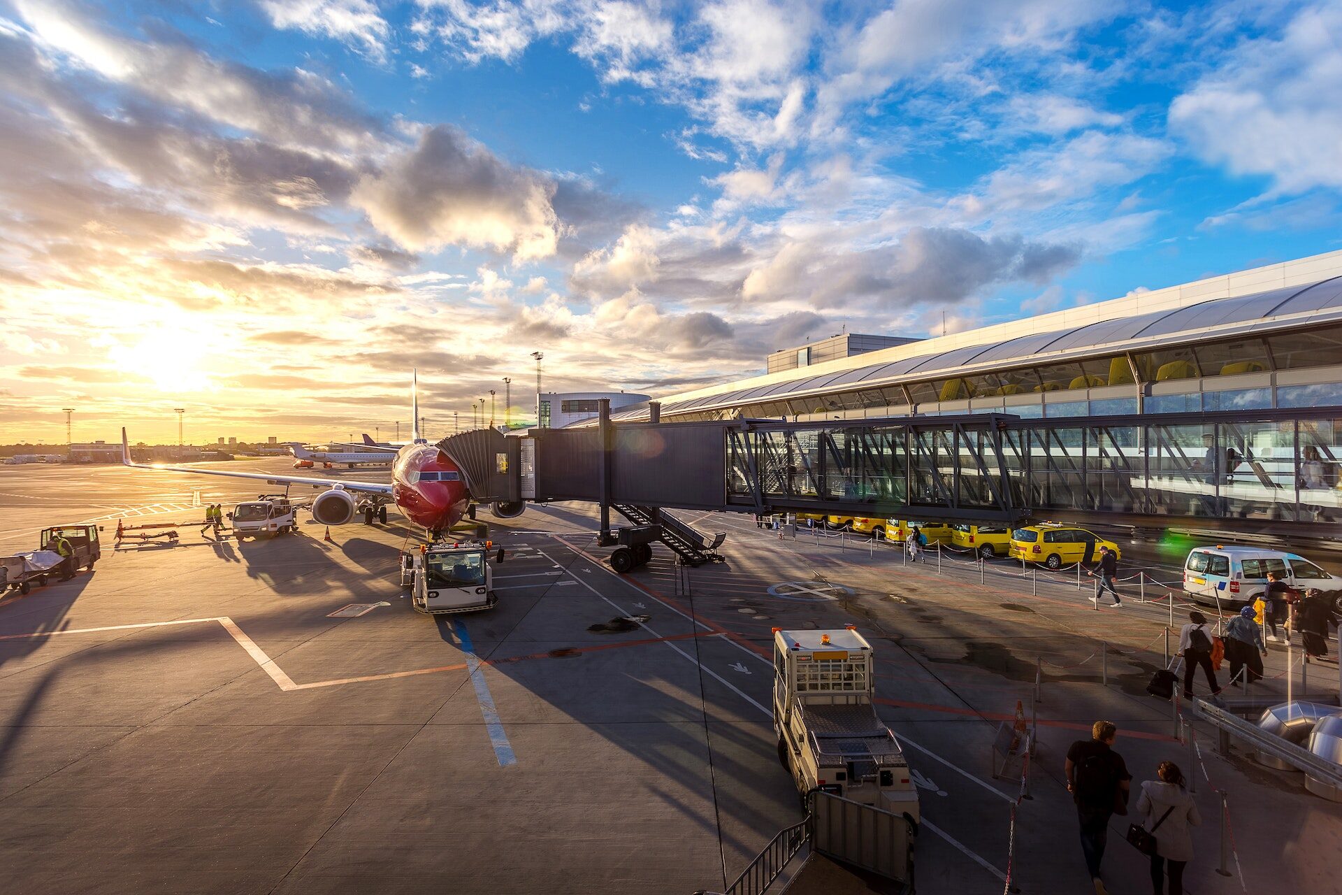 Navigating Gatwick: Your Guide To Stress-Free Airport Taxi Transfers
