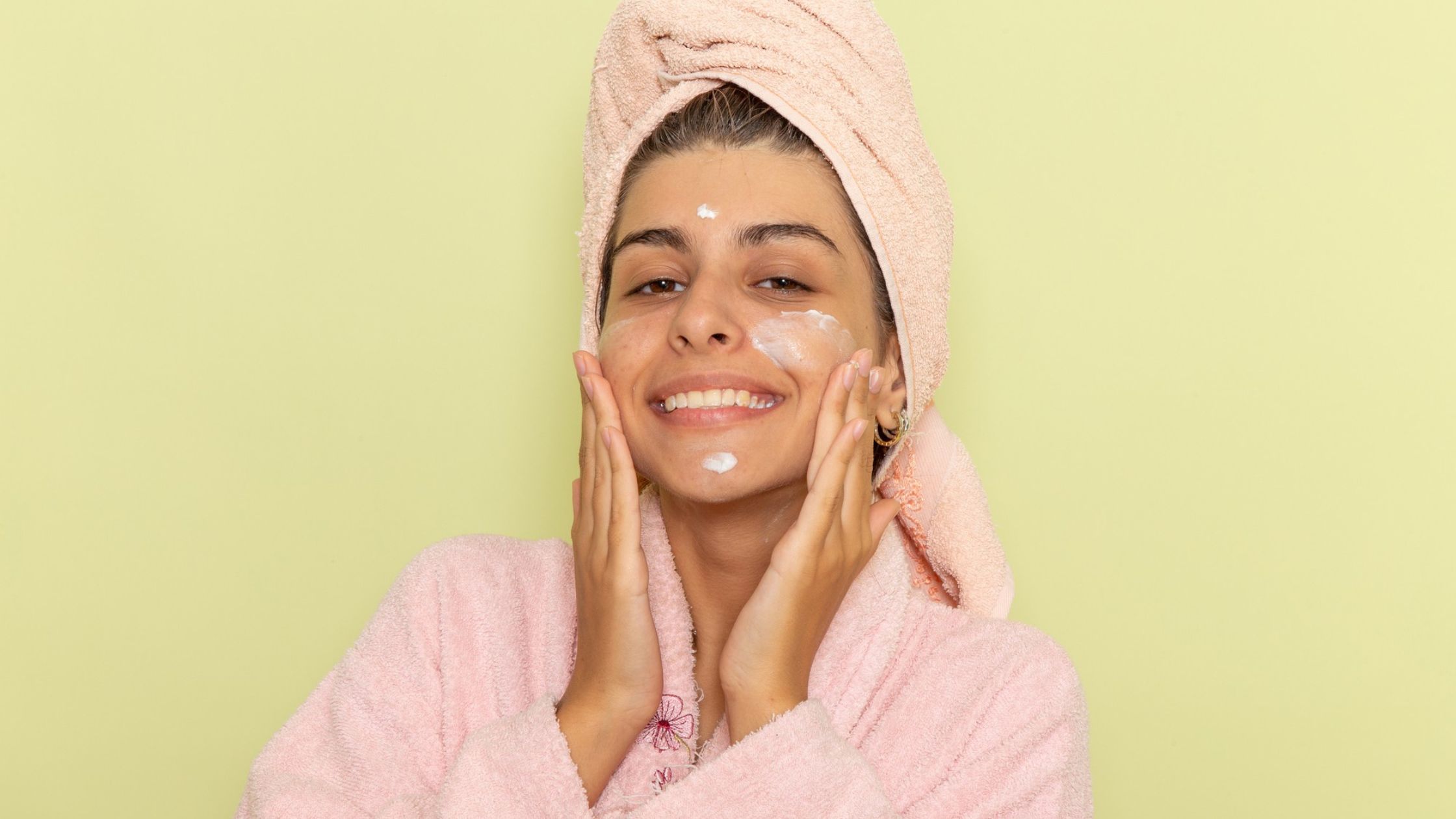 Discover the Secret to Youthful Skin with Our Blue Light Protection Moisturizer!