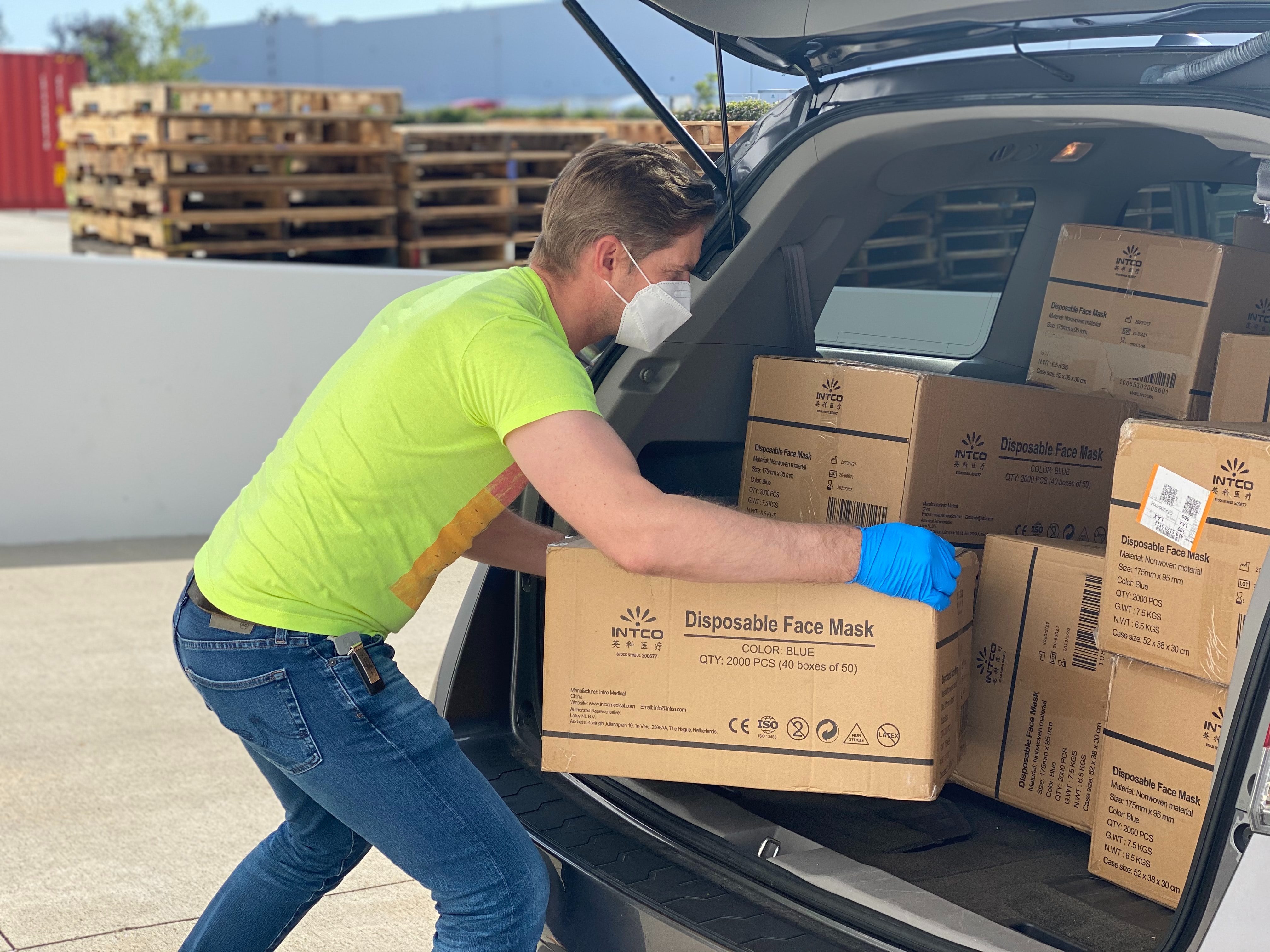 Unlocking Speed: Door-to-Door Courier Services for International Shipping