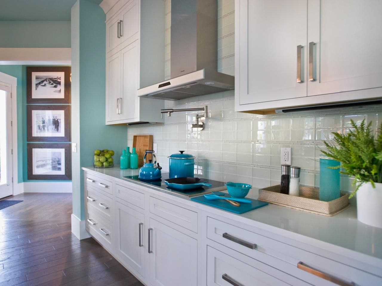 Aesthetics & Functionality: Why Subway Tiles are Ideal for Kitchen Remodels 