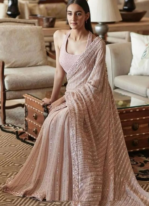 7 Saree Poses Every Girl Should Know