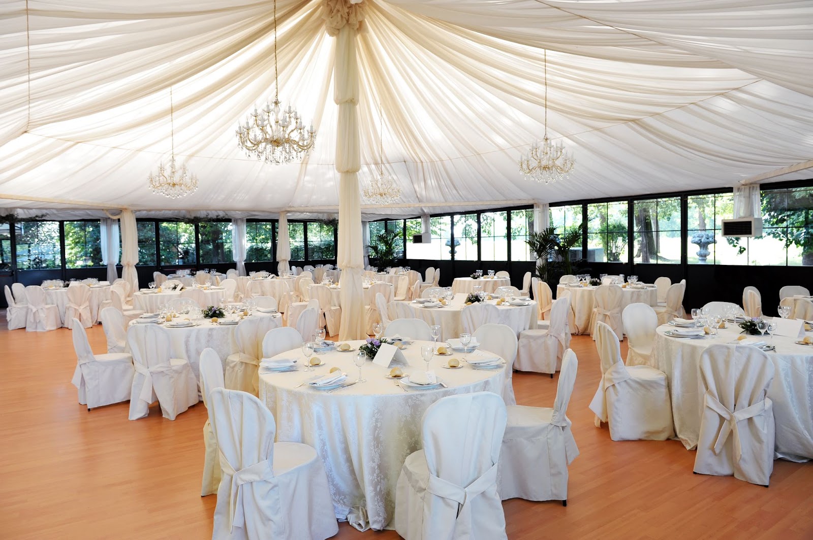 Why Function Venues with Outdoor Options Win Big in Autumn?