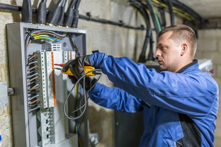 Professional Electrician London Services for Safety and Convenience