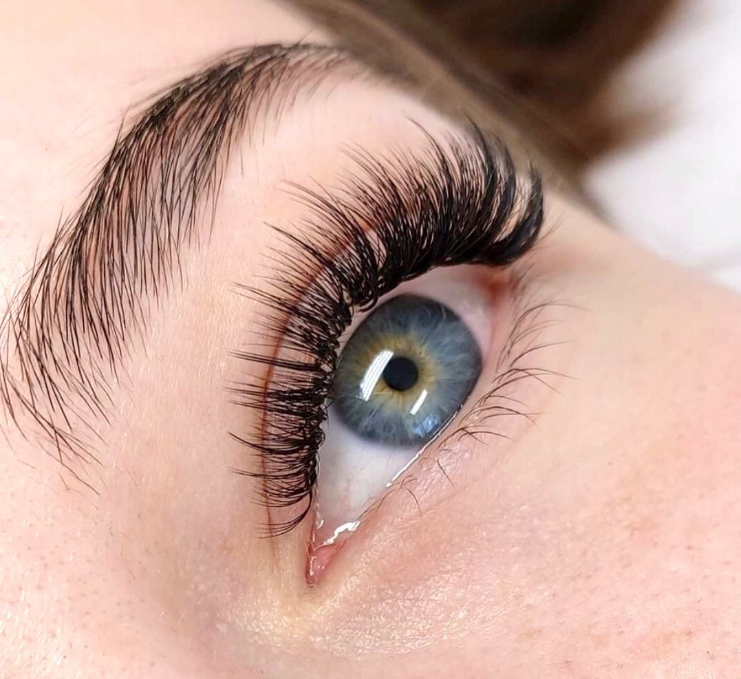 How to Safely Remove Eyelash Extensions at Home