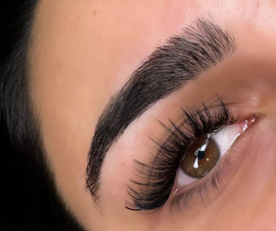 Eyelash Extensions: Enhance Your Natural Beauty Effortlessly