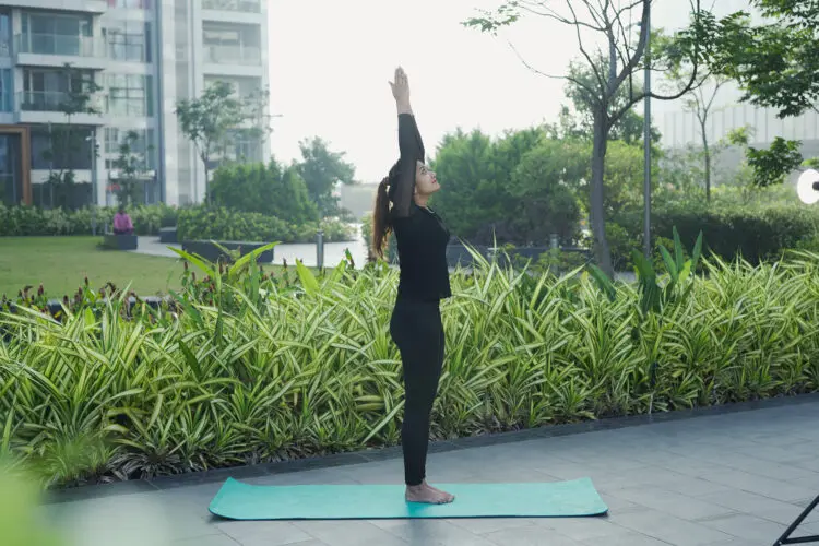 6 Free Calorie-Burning Yoga Poses