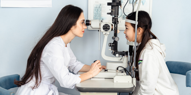 What Are the Career Options After Completing an Bachelor Optometry Degree?