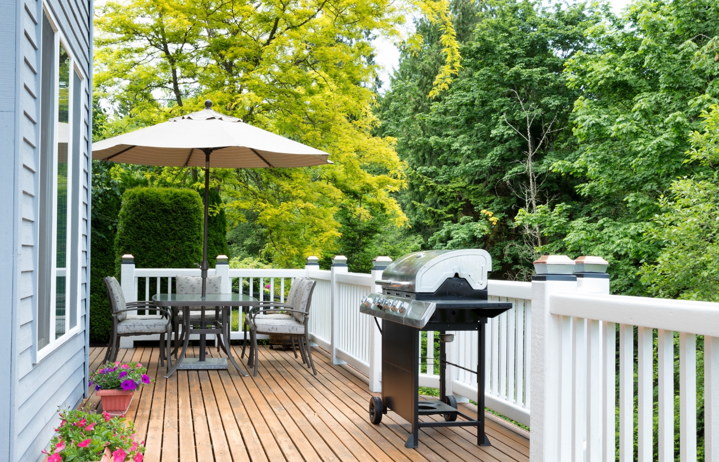 Deck Builder Seattle is the best company in Seattle to build a deck.