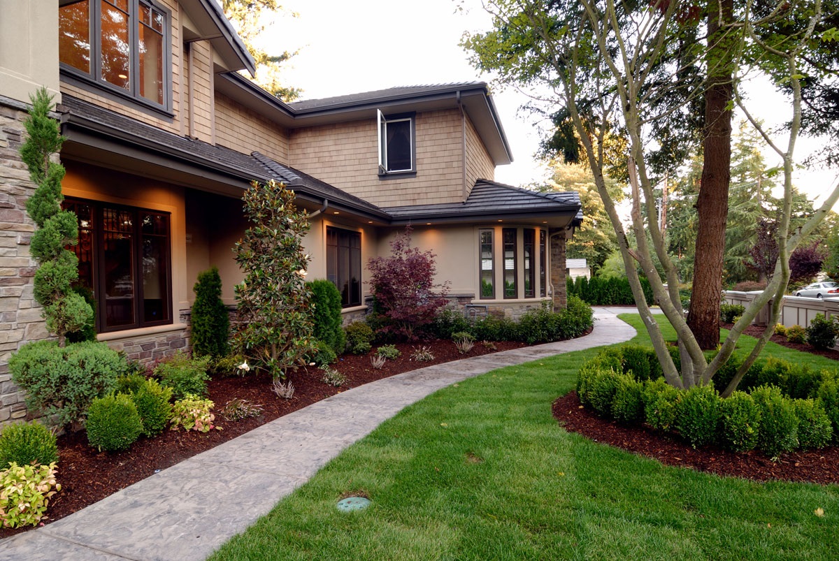 Mastering Outdoor Aesthetics: The Role of a Skilled Landscaper