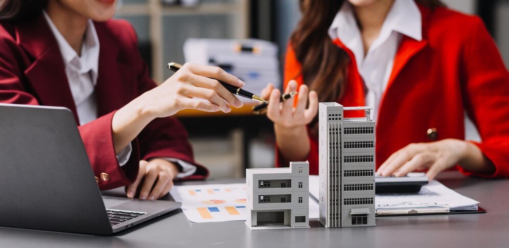 What are the visa requirements for foreigners buying property in Dubai?