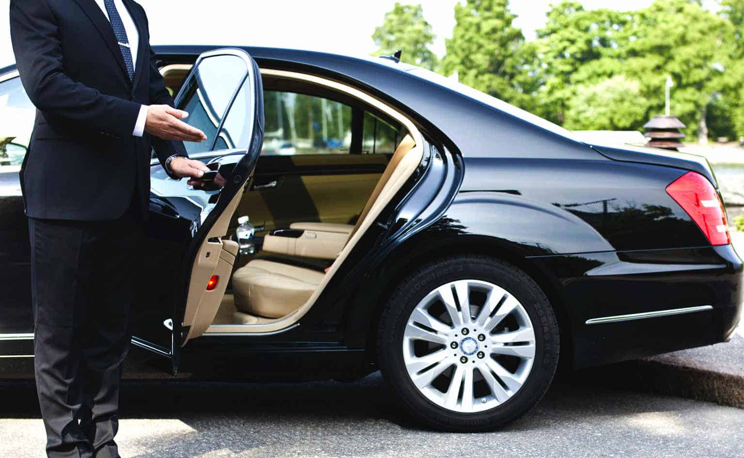 Why Should You Consider A Luxury Limousine For Your Wedding Day?