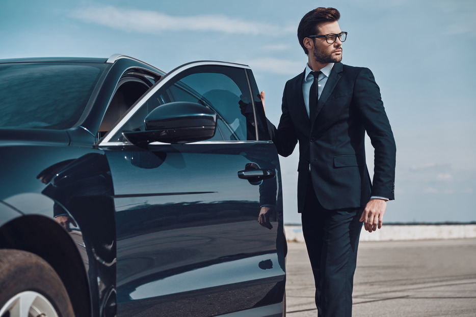 Mercedes E Class Chauffeur vs. Taxi: Why Choose Luxury?